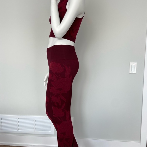 Fabletics Floral crop top with pants gym clothes fits like a Small - Picture 9 of 13